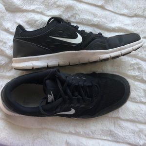 Black and white nike trainers/ tennis shoes